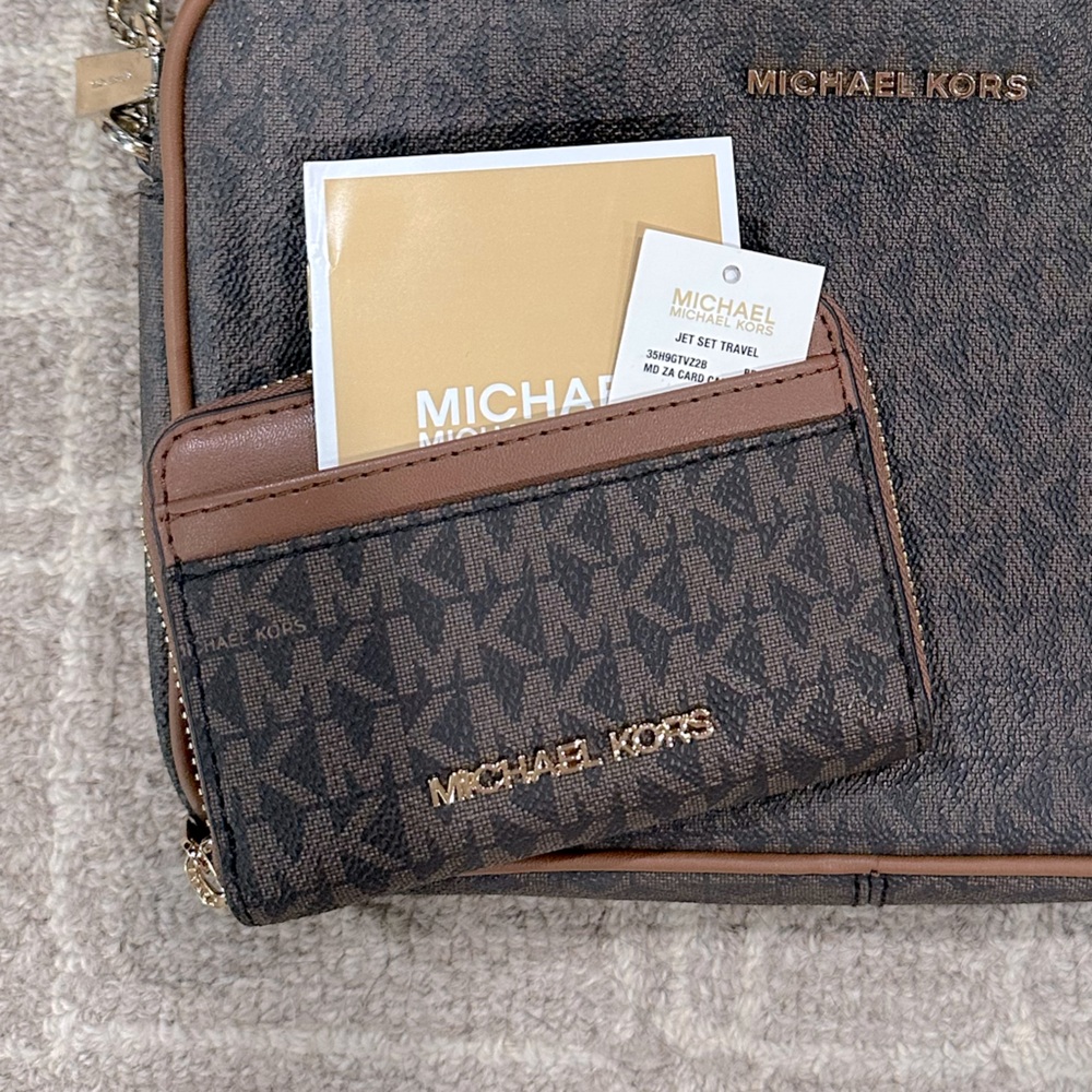 MICHAEL KORS • Small Jet Set Signature Zip Wallet